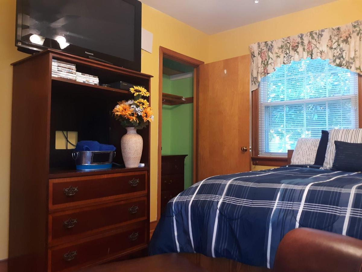 Quiet, Clean House W/ Steel Balls Bed & Breakfast Richmond Exterior photo